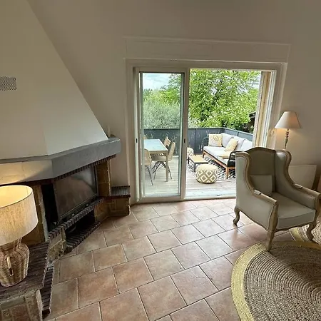 Magnifique Mas Provencal, 3 Chambres, Mezzanine Et Piscine Au Centre De Goudargues *