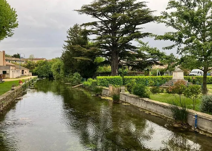 Magnifique Mas Provençal Avec Piscine Au Centre De Villa Goudargues